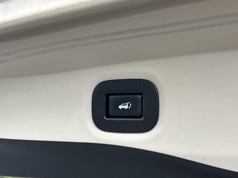 Used 2020 Nissan Rogue SV AWD/4WD image 14
