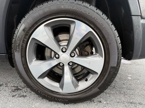 Used 2019 Jeep Cherokee Limited image 23