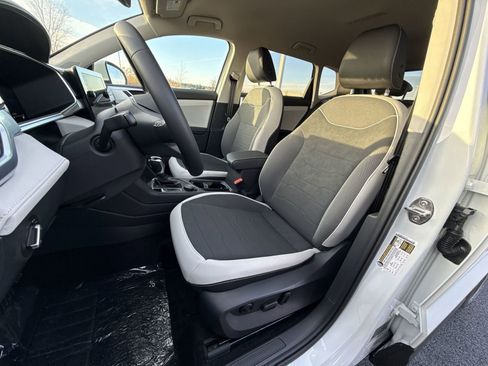 New 2026 Volkswagen Taos SE image 13