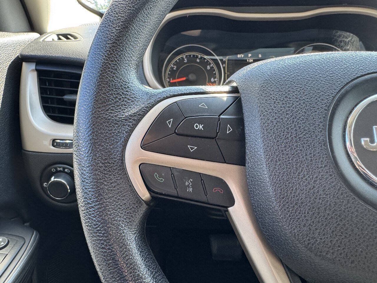 Used 2015 Jeep Cherokee Sport AWD/4WD image 32