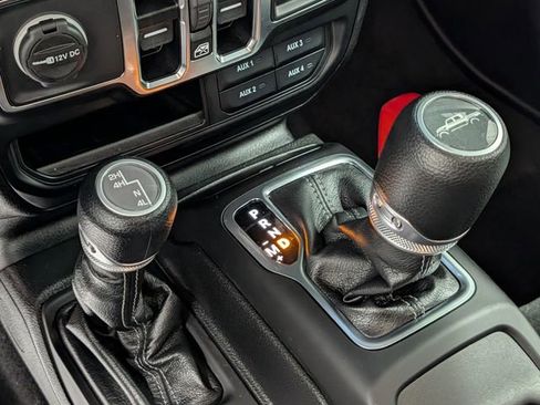 Used 2025 Jeep Gladiator Sport AWD/4WD image 27