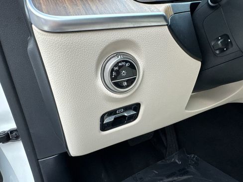 Used 2025 Mercedes-Benz C 300 Sedan image 52