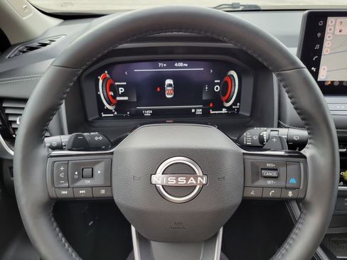 Used 2025 Nissan Rogue Platinum image 34