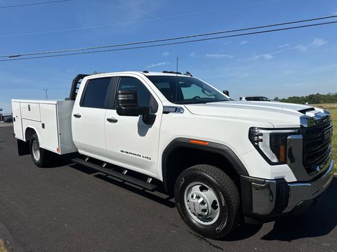 Used 2025 GMC Sierra 3500 Pro w/ Convenience Package AWD/4WD image 5