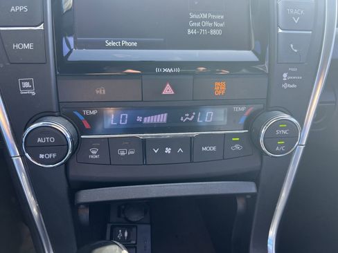 Used 2017 Toyota Camry XLE image 29