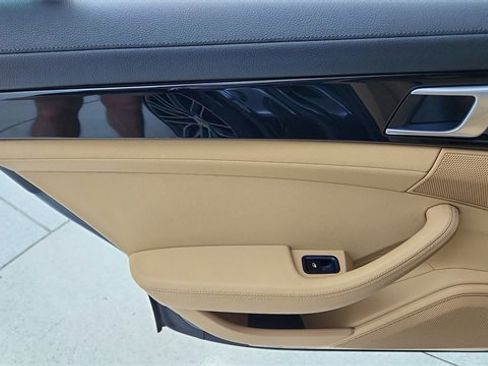 Used 2018 Porsche Panamera 4S image 31