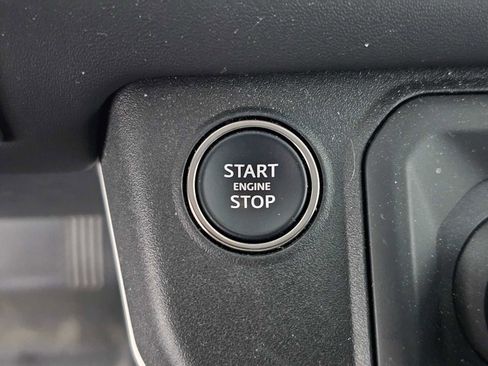 Used 2025 Land Rover Defender 130 S image 31