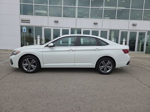 Certified 2022 Volkswagen Jetta SE image 13