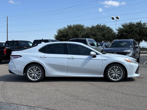 Used 2020 Toyota Camry XLE FWD image 4