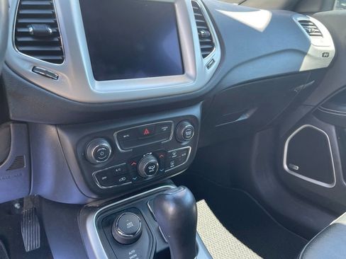 Used 2021 Jeep Compass Latitude w/ Sun and Sound Group AWD/4WD image 16