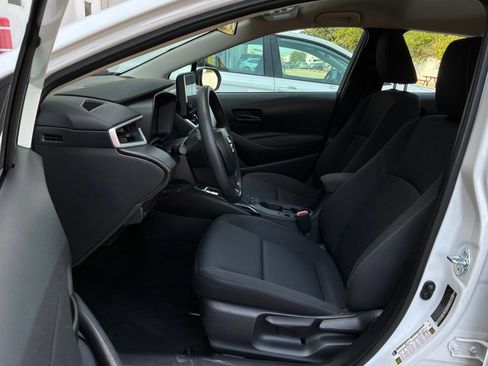 Used 2025 Toyota Corolla LE FWD image 10