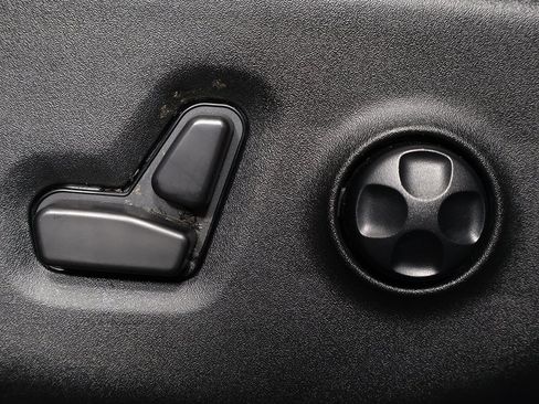 Used 2023 Chrysler Pacifica Limited w/ Uconnect Theater Family Group image 33