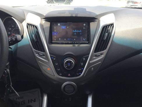 Used 2016 Hyundai Veloster FWD image 21
