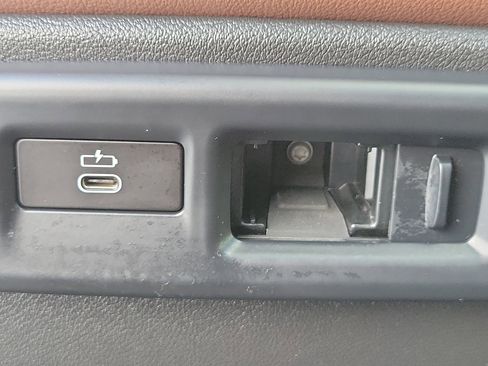 Used 2022 BMW X5 sDrive40i w/ M Sport Package image 18