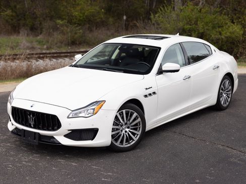 Used 2022 Maserati Quattroporte Modena image 4