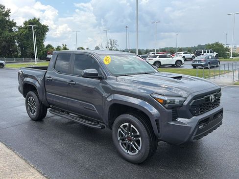 Used 2025 Toyota Tacoma TRD Sport RWD image 8