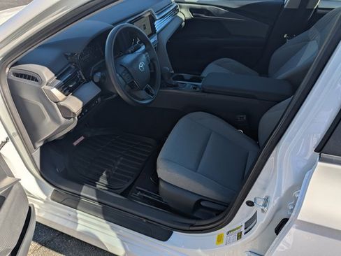 Used 2025 Toyota Camry LE image 9