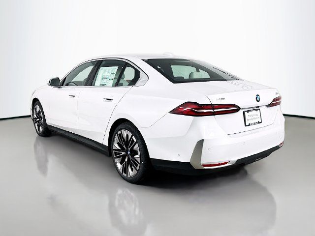 Used 2026 BMW 530i xDrive w/ Premium Package AWD/4WD image 5