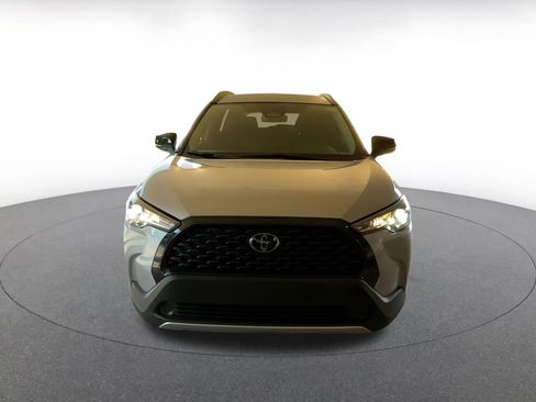 Used 2025 Toyota Corolla Cross LE image 4
