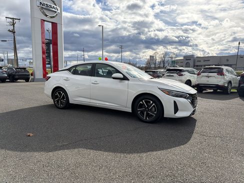 Used 2024 Nissan Sentra SV image 3