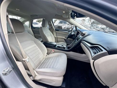 Used 2020 Ford Fusion SE image 27