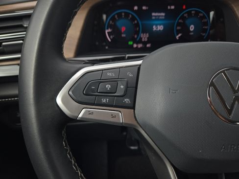 Used 2024 Volkswagen Atlas SE FWD image 19