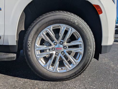 Used 2024 GMC Yukon XL SLT image 11