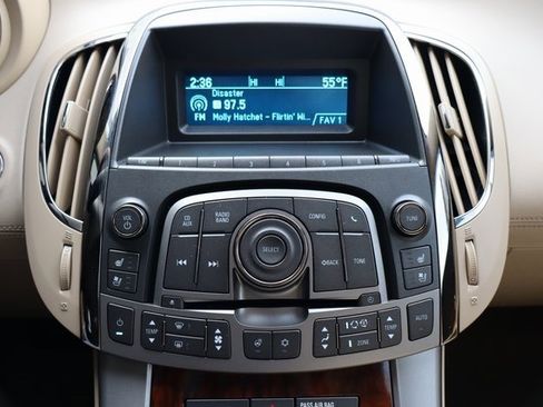 Used 2011 Buick LaCrosse CXS image 7