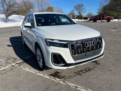 Used 2025 Audi Q7 3.0T Premium Plus image 2