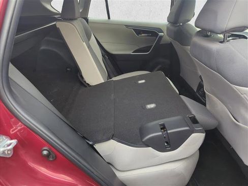 Used 2022 Toyota RAV4 XLE image 23