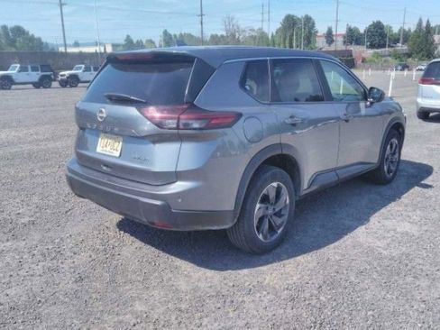 Used 2024 Nissan Rogue SV AWD/4WD image 4