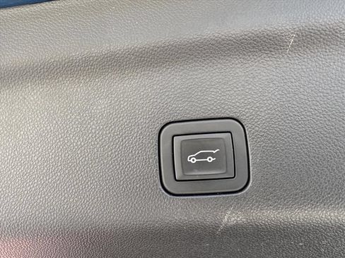 Used 2025 Chevrolet Tahoe Premier RWD image 11