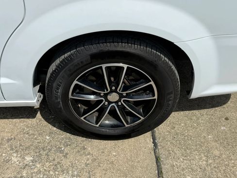 Used 2018 Dodge Grand Caravan SXT w/ Driver Convenience Group FWD image 42