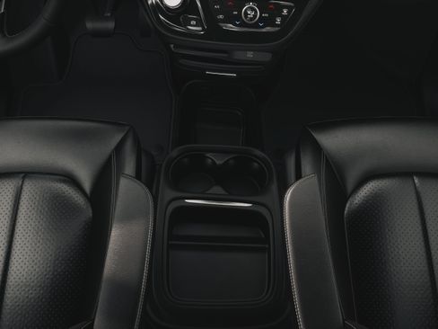 New 2027 Chrysler Pacifica Select FWD image 16