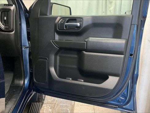 Used 2019 Chevrolet Silverado 1500 Custom w/ Custom Value Package image 12