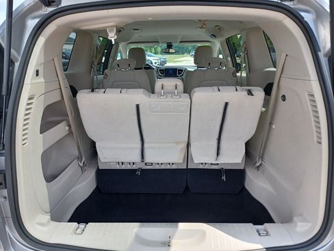 Used 2017 Chrysler Pacifica Touring FWD image 27