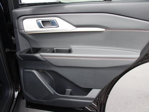 Certified 2025 Ford Explorer Active AWD/4WD image 25
