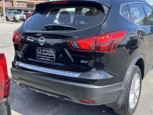 Used 2018 Nissan Rogue Sport SV image 3