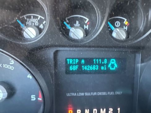 Used 2012 Ford F550 4x4 SuperCab Super Duty w/ Payload Upgrade Pkg image 8