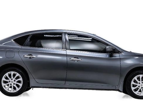 Used 2018 Nissan Sentra SV image 5