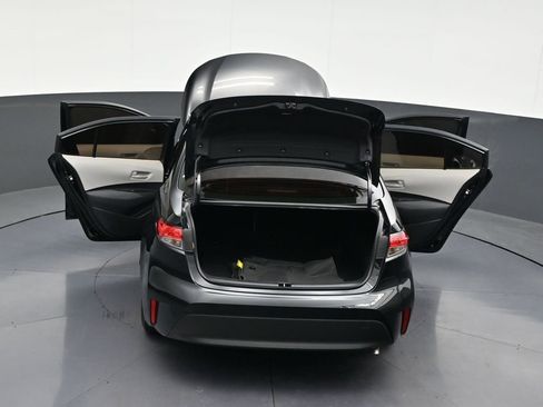 Used 2025 Toyota Corolla LE image 34