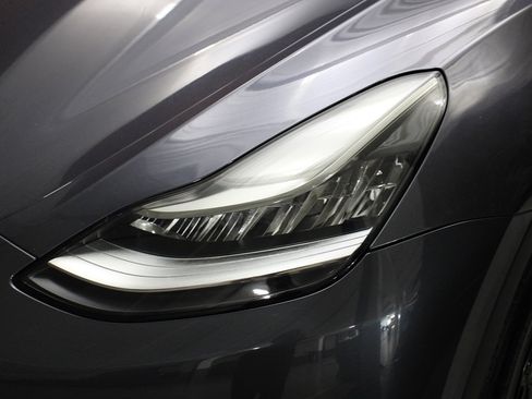 Used 2023 Tesla Model Y Long Range image 38