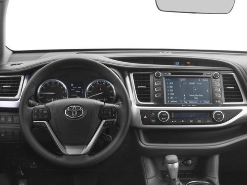 Used 2017 Toyota Highlander XLE w/ Carpet Mat Package image 8