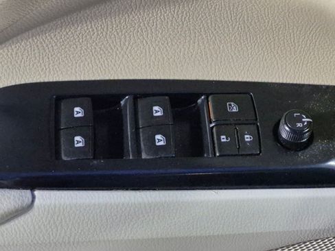 Used 2018 Toyota Camry LE w/ Audio Package FWD image 10