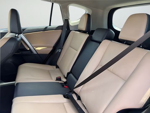 Used 2018 Toyota RAV4 Limited FWD image 23