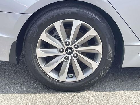 Used 2015 Hyundai Sonata Sport w/ Option Group 03 image 7