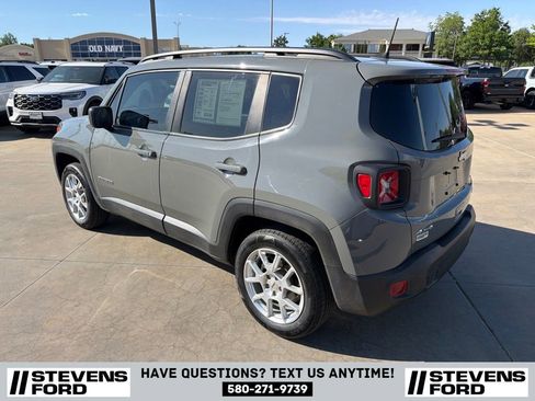 Used 2022 Jeep Renegade Latitude w/ Convenience Group AWD/4WD image 7