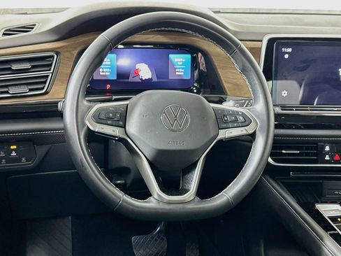 Used 2025 Volkswagen Atlas SE FWD image 18