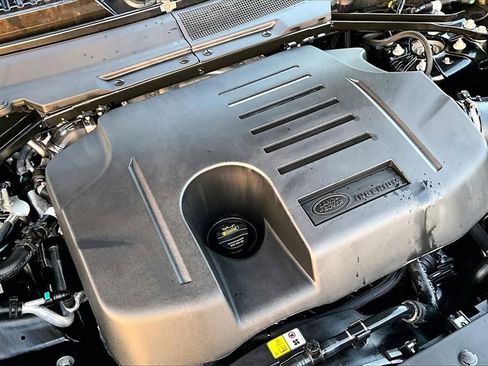 Used 2025 Land Rover Defender 110 S image 29