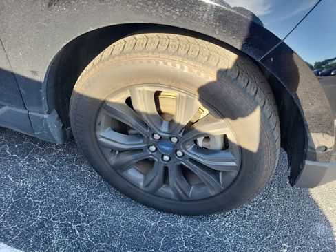 Used 2019 Ford Edge Titanium w/ Equipment Group 301A AWD/4WD image 8